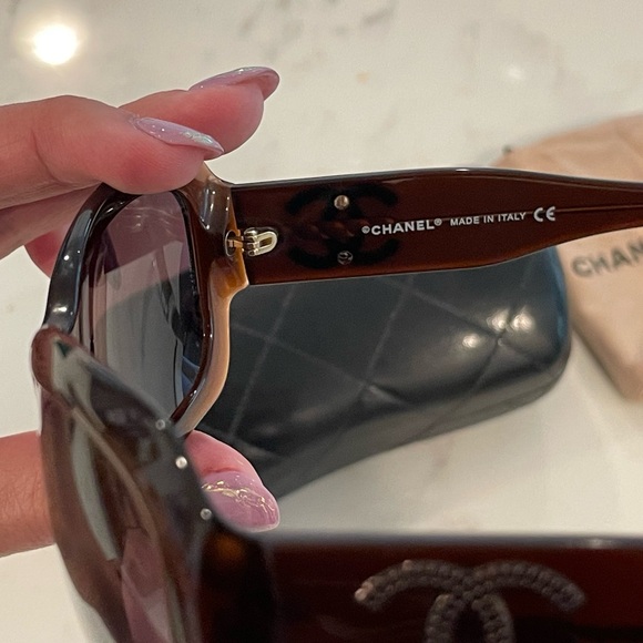 Authentic Chanel 5102 CC Logo Sunglasses in Coco Brown Vintage. - Picture 6 of 8